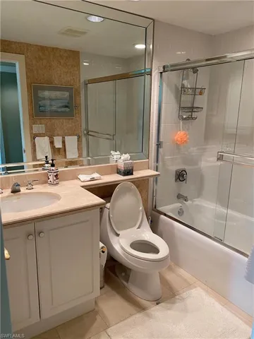 En-suite guest bathroom