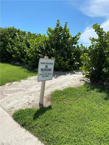 Resident's private beach entrance from promenade walkway
