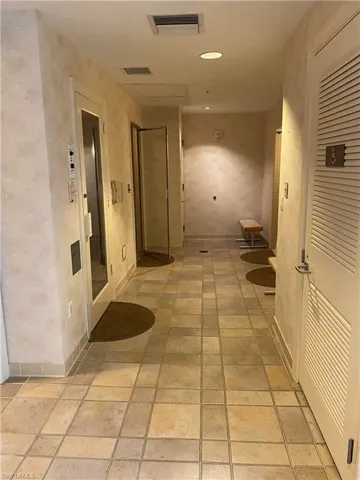 Locker room with Sauna and Steam Shower