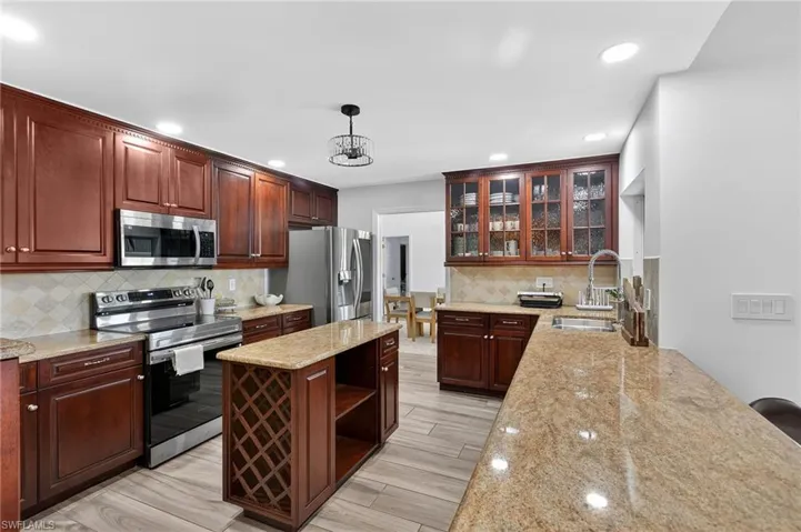 29 Se 10th Ave, Cape Coral, Florida 33990