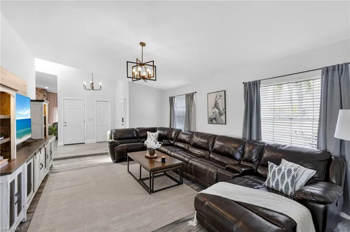 29 Se 10th Ave, Cape Coral, Florida 33990