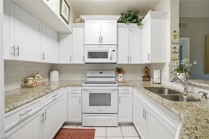 15605 Ocean Walk Cir 113, Fort Myers, Florida 33908