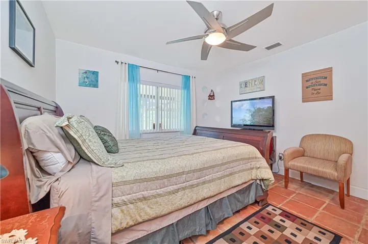 Bedroom with ceiling fan