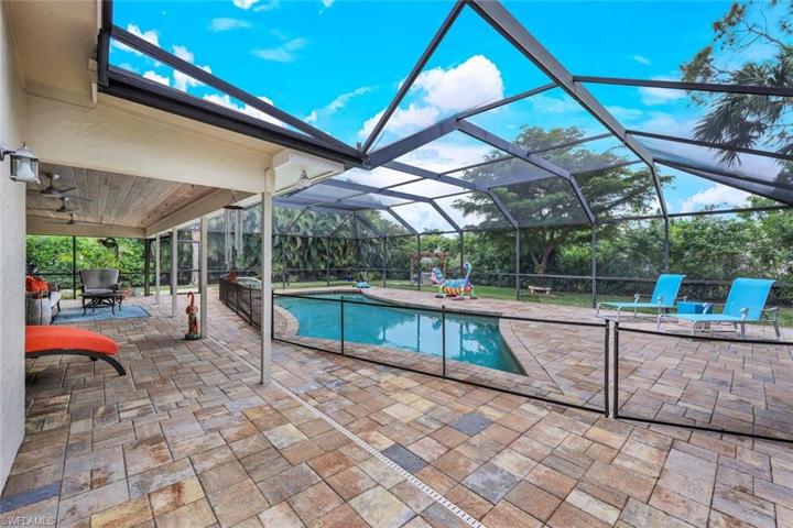 Oversized Pool (Wet Pavers)