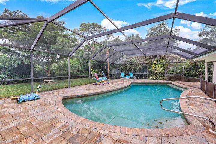 Oversized Pool (Wet Pavers)