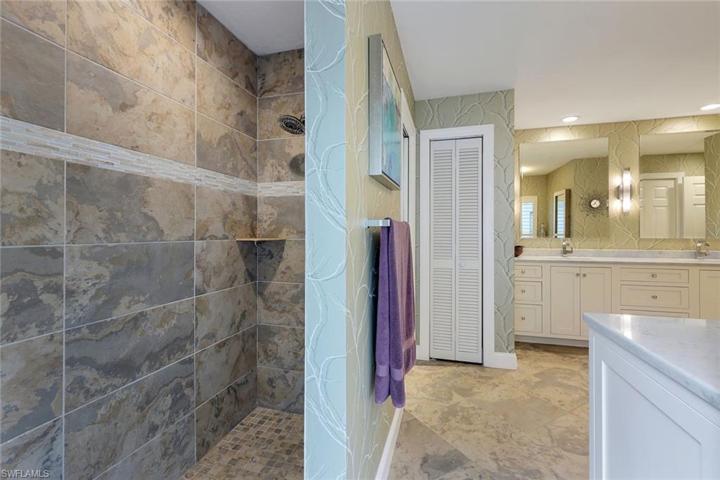 Master Bathroon
