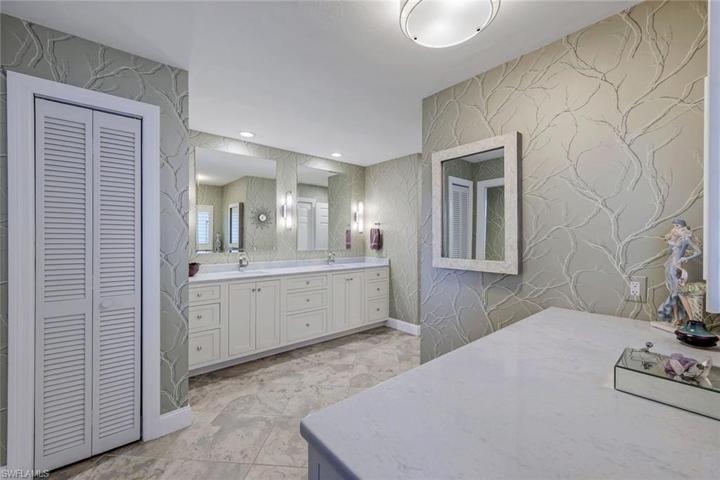 Master Bathroon