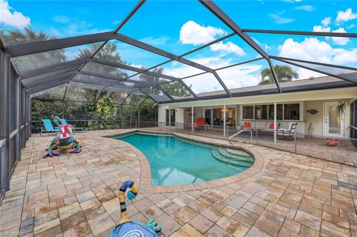 Oversized Pool (Wet Pavers)