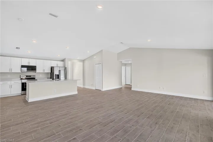 915 Nw 9th Pl, Cape Coral, Florida 33993
