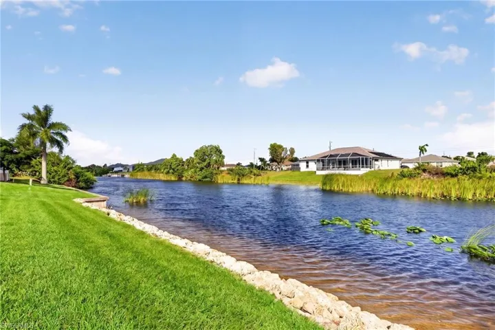 915 Nw 9th Pl, Cape Coral, Florida 33993