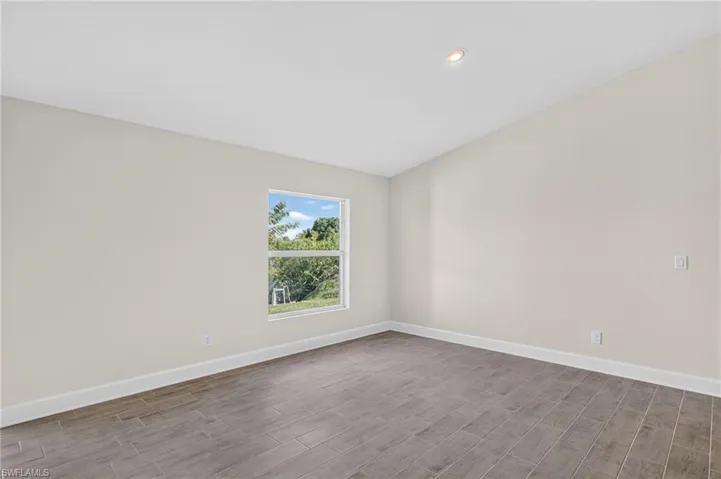 915 Nw 9th Pl, Cape Coral, Florida 33993