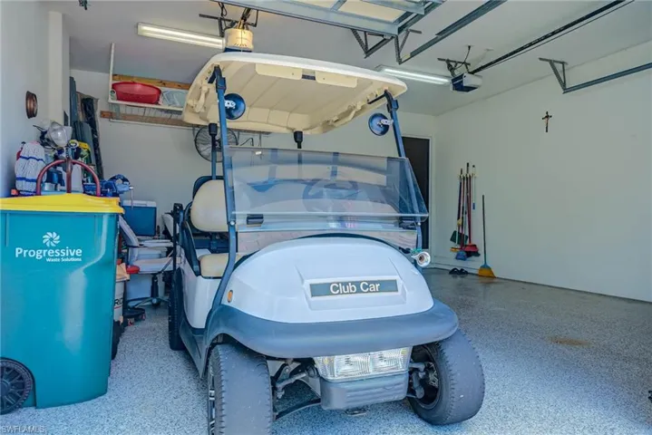 Garage & Club Car golf cart