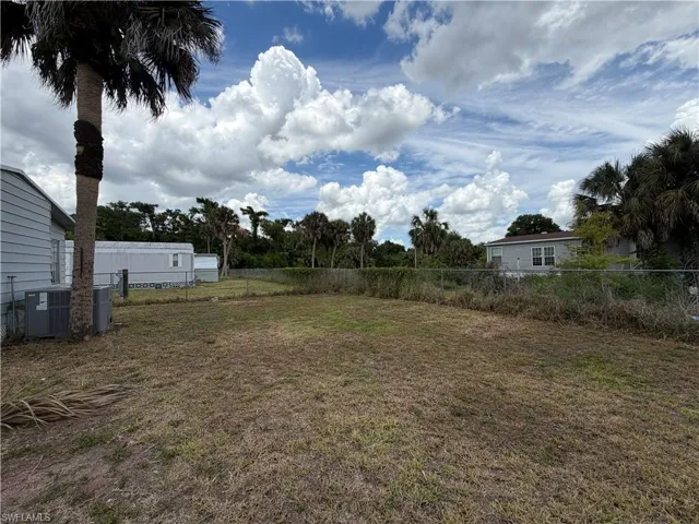 7633 Grady Dr, North Fort Myers, Florida 33917