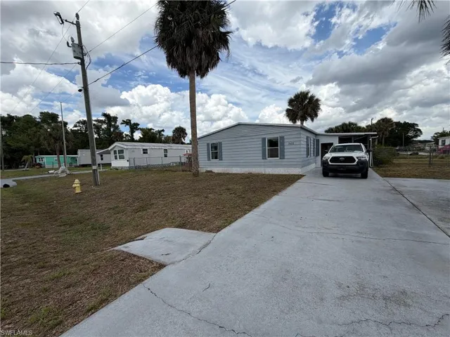 7633 Grady Dr, North Fort Myers, Florida 33917