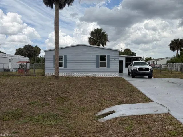 7633 Grady Dr, North Fort Myers, Florida 33917