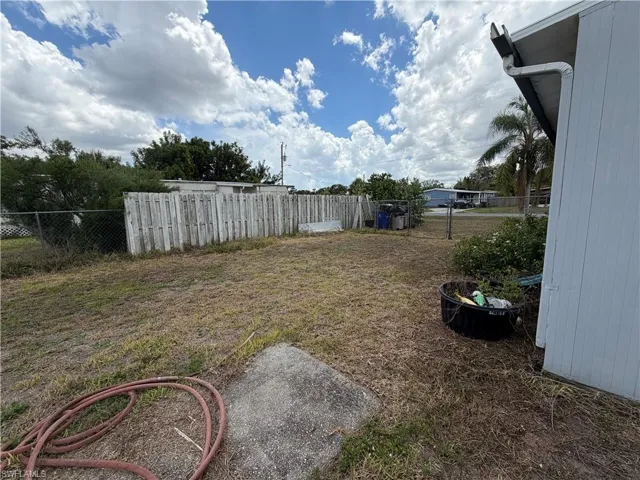7633 Grady Dr, North Fort Myers, Florida 33917