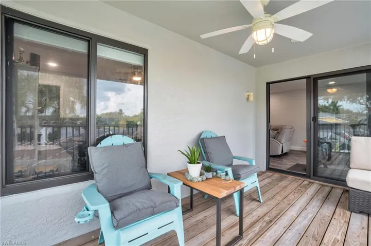 Deck featuring ceiling fan