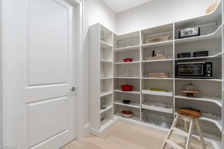 Walk in Pantry