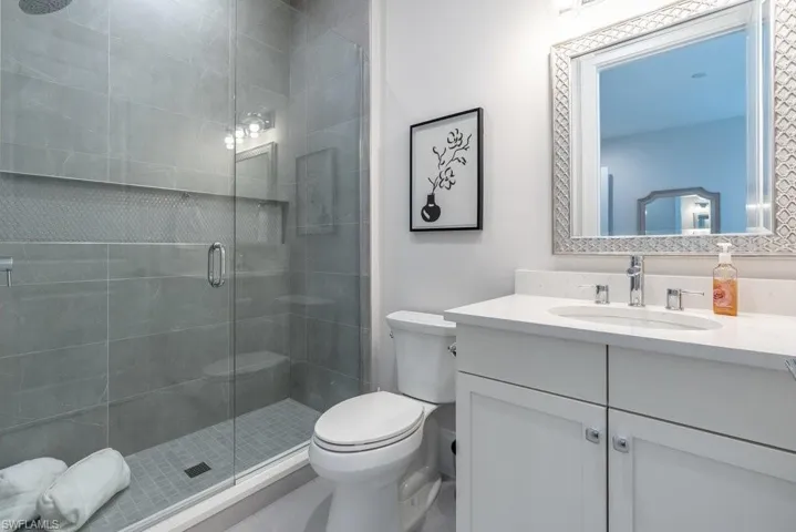 Ensuite Bath 2