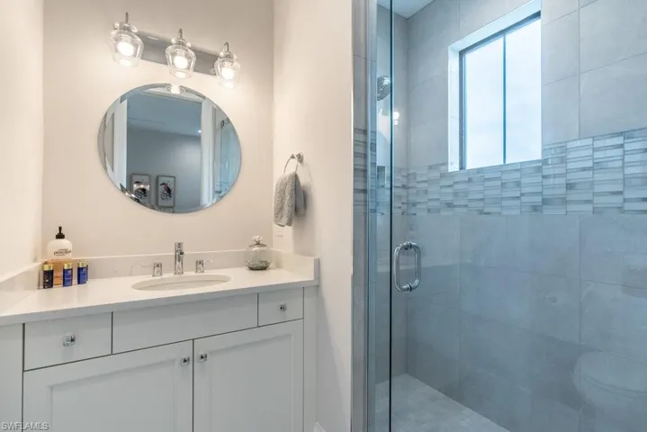 Ensuite Bath 3