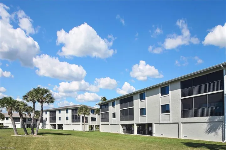 View of apartment building / complex