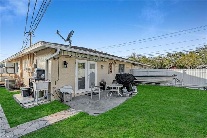 903 SE 23rd  PL, Cape Coral, FL 33990