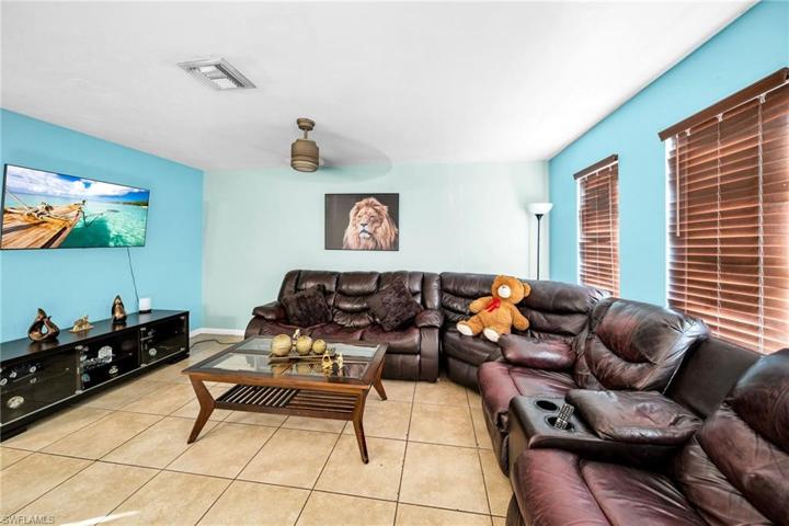 903 SE 23rd  PL, Cape Coral, FL 33990