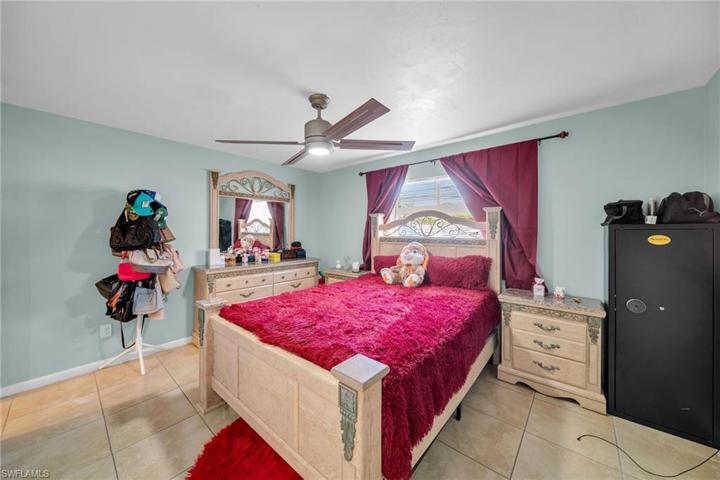 903 SE 23rd  PL, Cape Coral, FL 33990