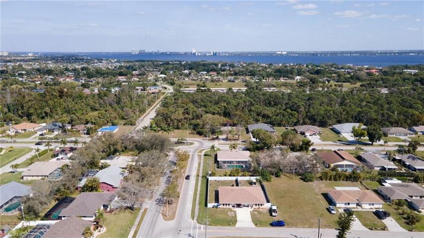 903 SE 23rd  PL, Cape Coral, FL 33990