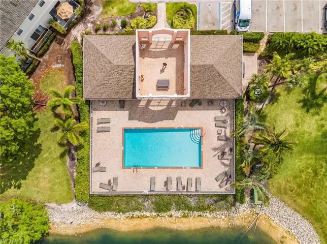 3285  Lindsey  LN, Naples, FL 34109