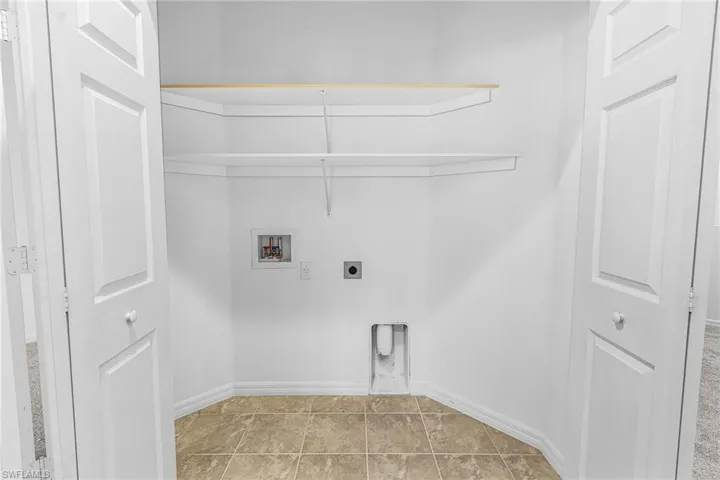 3285  Lindsey  LN, Naples, FL 34109