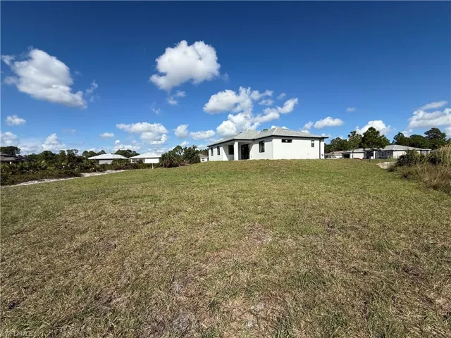 View of grassy yard