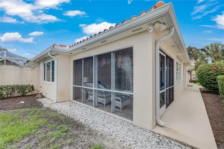 Rear lanai.