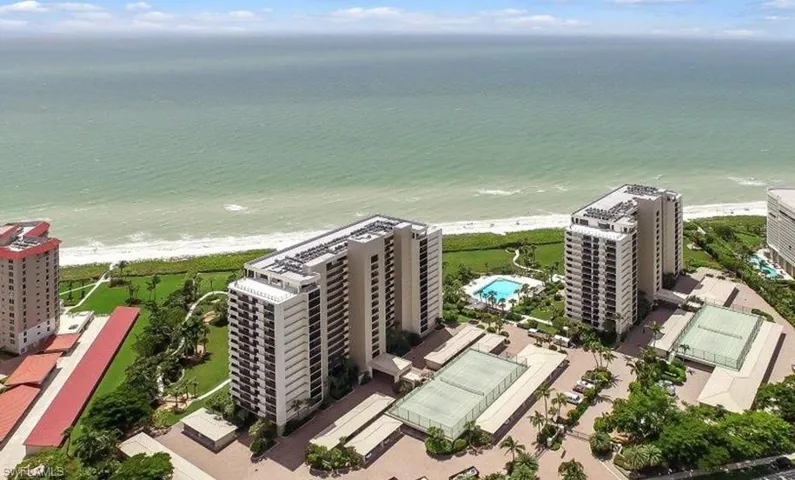 Vanderbilt Gulfside on the beach