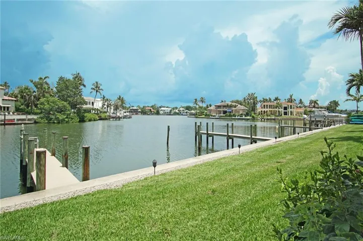 1910 Gulf Shore Blvd N 102, Naples, Florida 34102