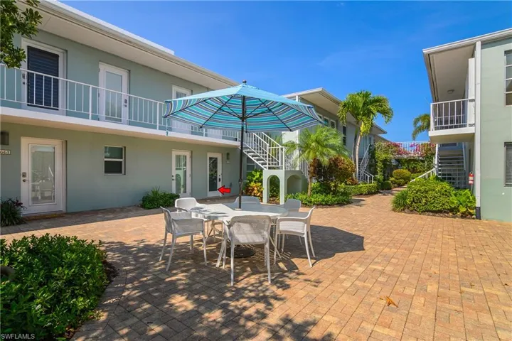 663  12th S AVE, Naples, FL 34102