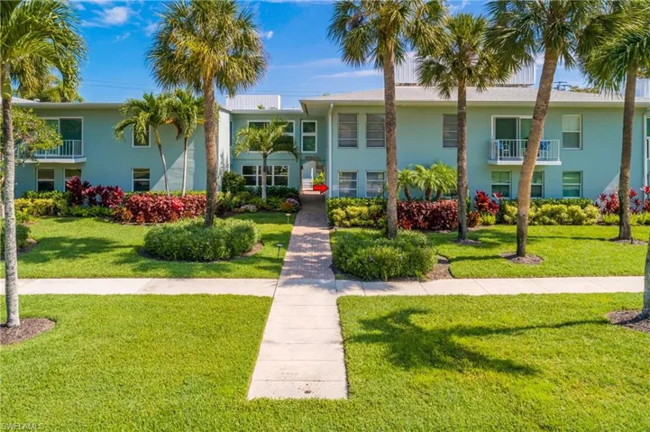 663  12th S AVE, Naples, FL 34102