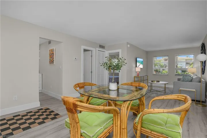663  12th S AVE, Naples, FL 34102