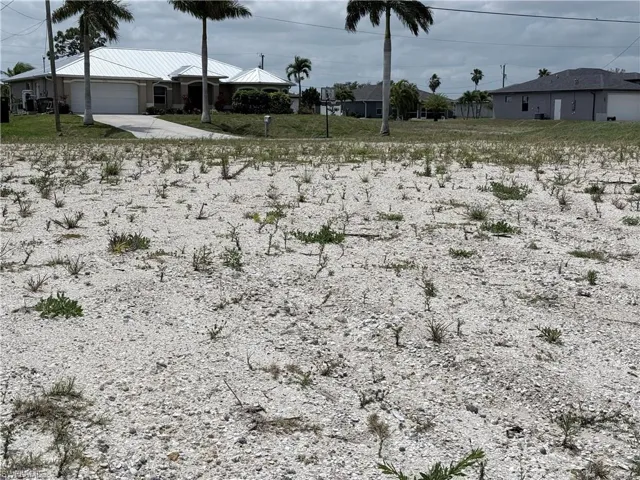 facing street from seawall
