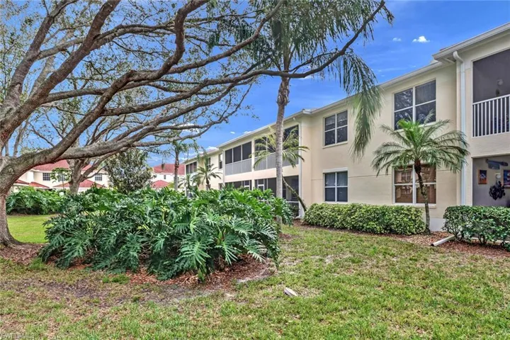605 Lalique Cir # 802, Naples Fl 34119