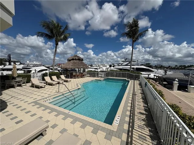 891  10th S ST, Naples, FL 34102