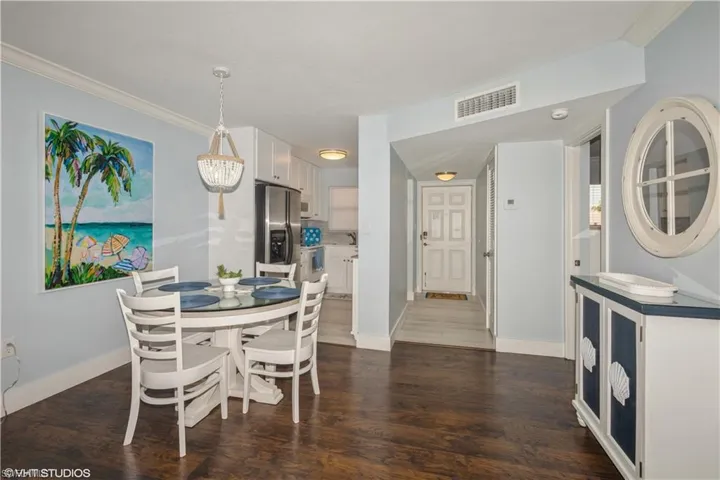 190 Turtle Lake Ct 311, Naples, Florida 34105