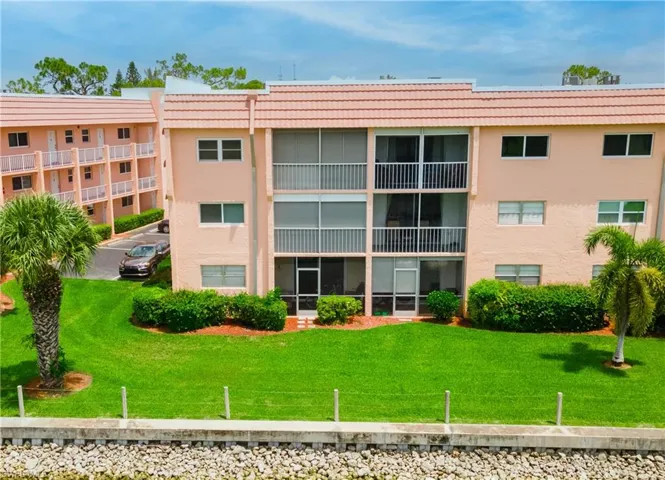 190 Turtle Lake Ct 311, Naples, Florida 34105