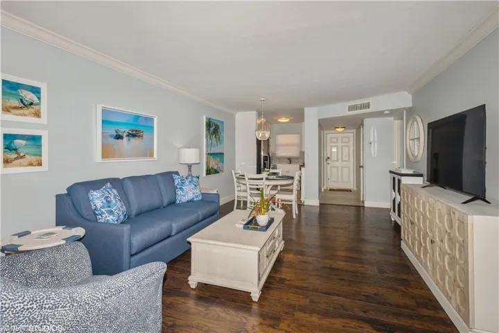 190 Turtle Lake Ct 311, Naples, Florida 34105