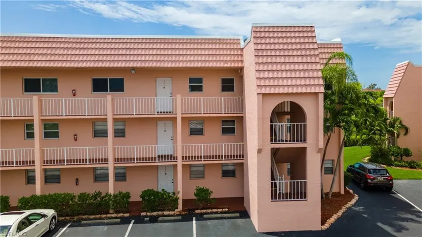 190 Turtle Lake Ct 311, Naples, Florida 34105
