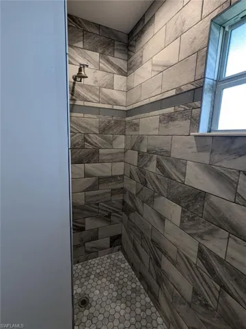 Bathroom featuring tiled shower