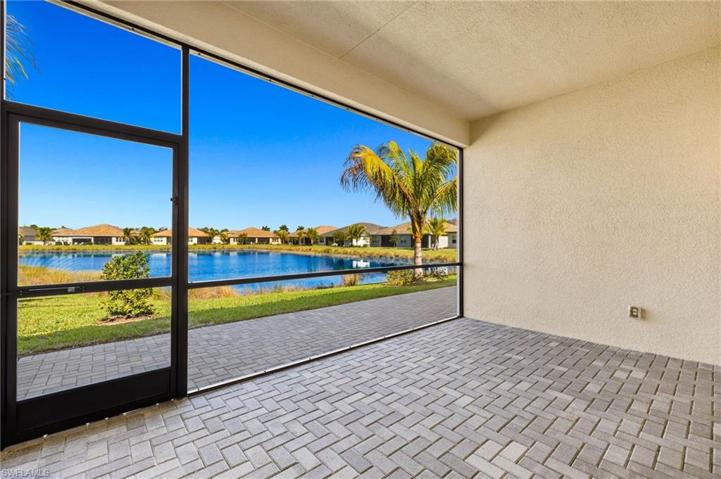 Screened lanai for more living space year round!!