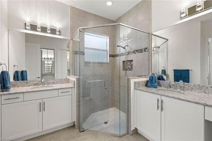 28571  Lobos  CIR, Bonita Springs, FL 34135