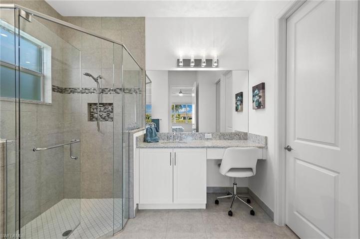 Vanity area to put your make-up on! LOVE!