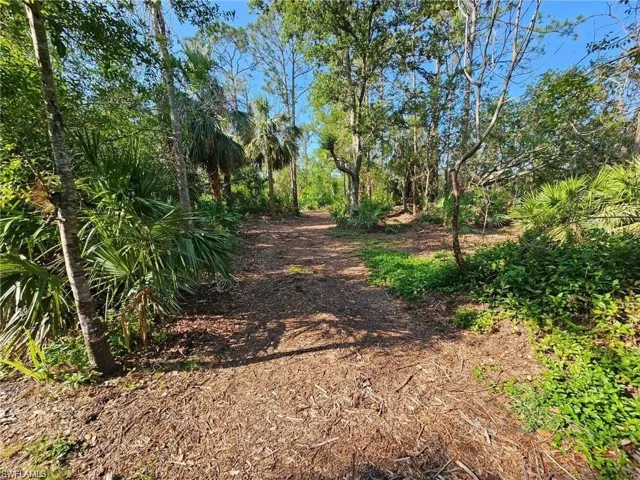 6670  Chipper  LN, North Fort Myers, FL 33917